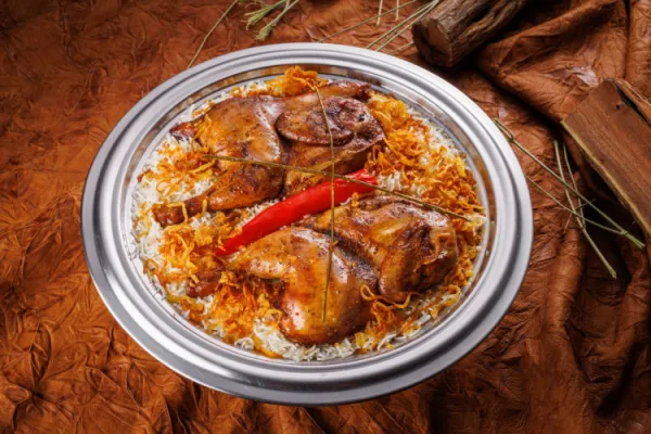 حبة دجاج مدخن مع أرز مزة ابيض