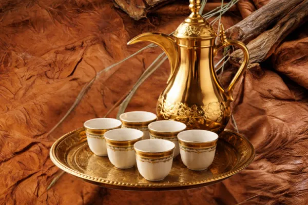 دلة قهوة وسط